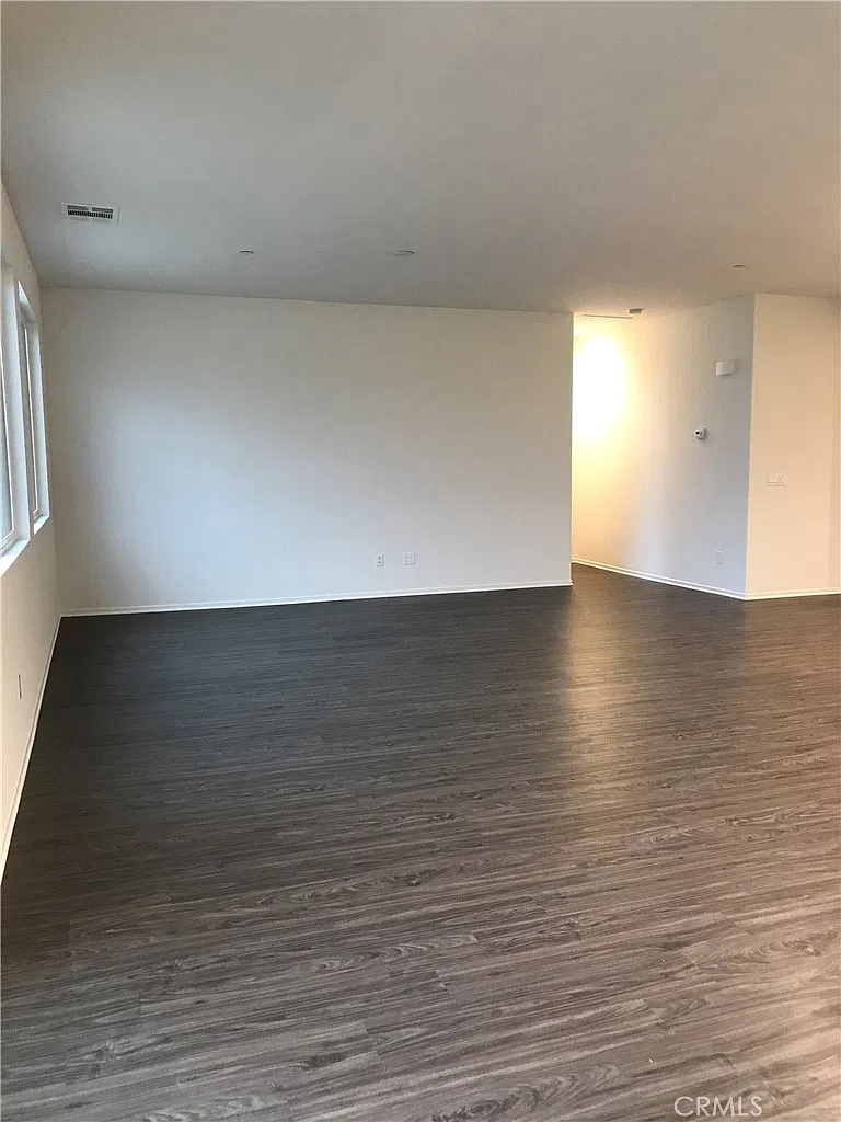 4 bed, 2103 sqft, $3,000 — Photo 4