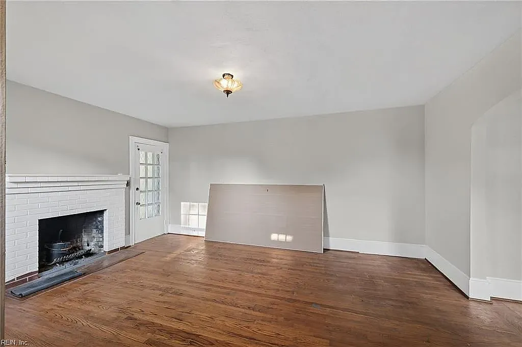 5 bed, 2.5 bath, 2900 sqft, $2,650 — Photo 3