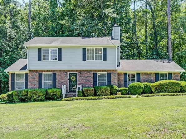 5201 Beechwood Forest Dr, Lithonia, GA 30038