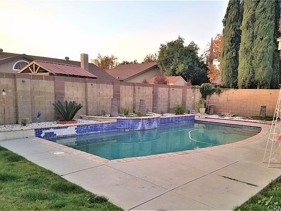 3rd image of 1555 N Solano Ave