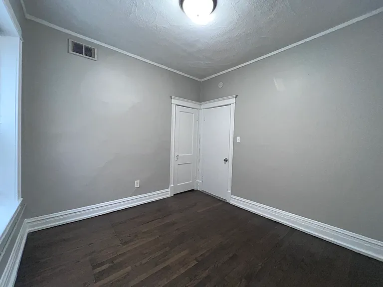 2707 E 78th St #2W — Photo 13