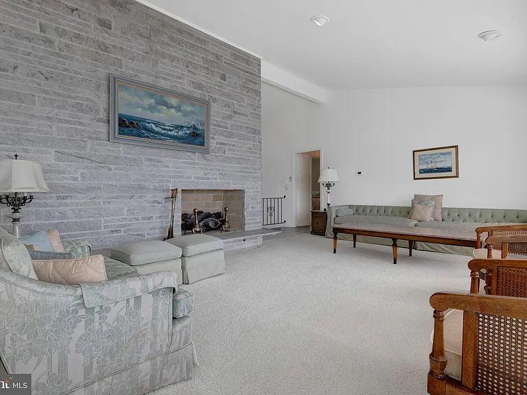1323 Magnolia Ave — Photo 10