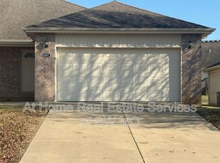 1910 S Farm Road 123, Springfield, MO 65807