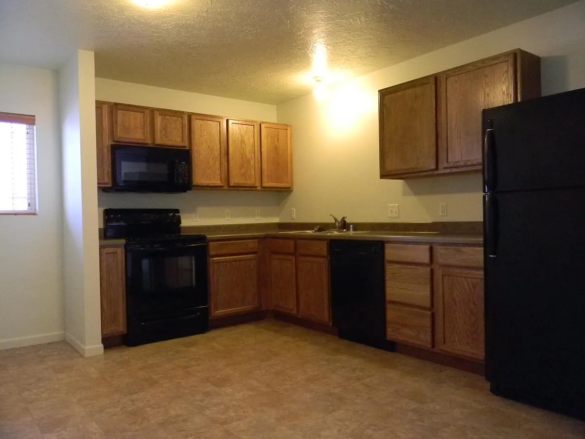 3 bed, 1150 sqft, $1,625 — Photo 1