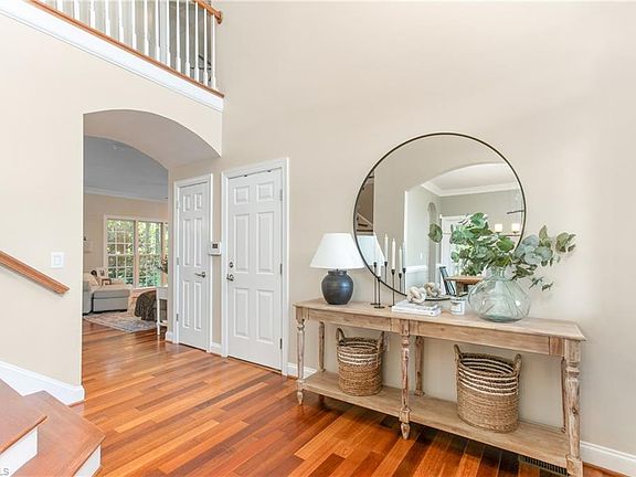 5th image of 609 Everglades Dr