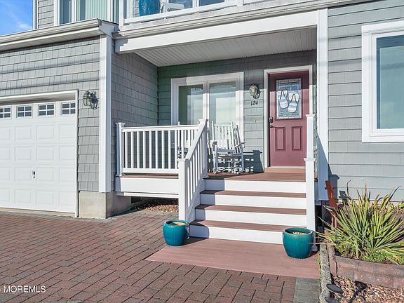 3rd image of 124 Saint Lawrence Boulevard