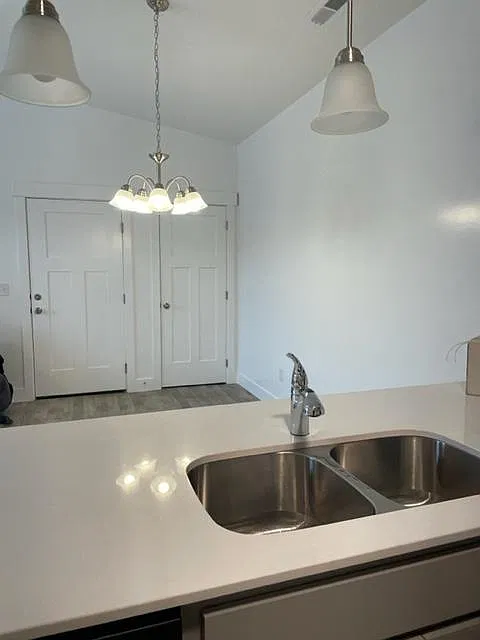 3 bed, 1272 sqft, $1,800 — Photo 2
