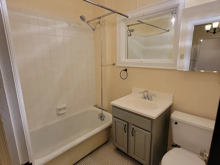Chateau Apartments — Photo 10
