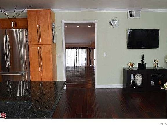 3rd image of 18240 Oxnard St Unit 134