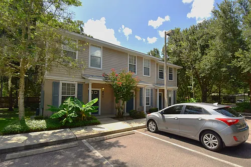 941 NW 21st Ave Photo 1