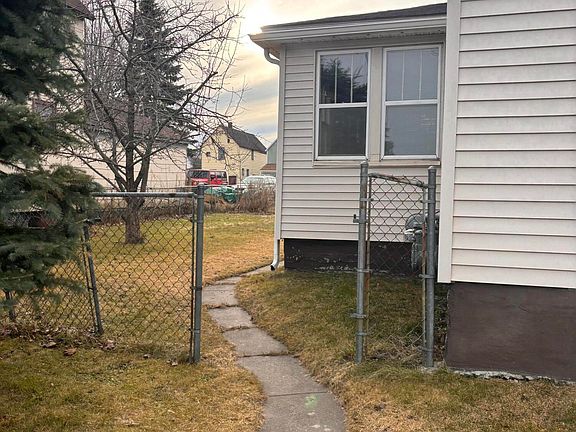 4th image of 814 Seymour St