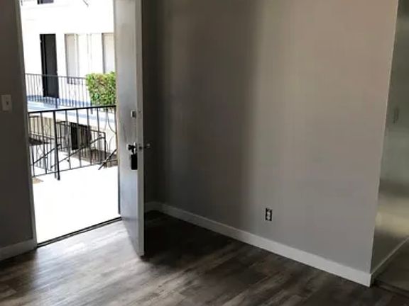 5th image of 23611 Arlington Ave #C