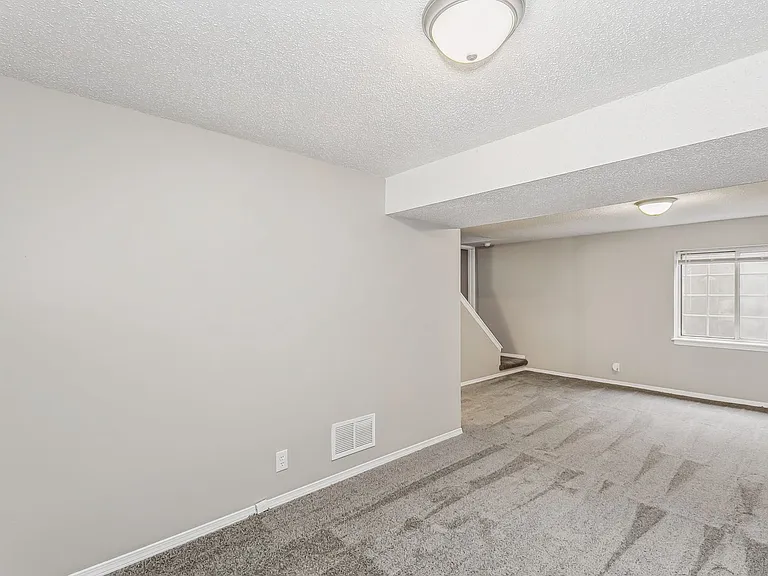 408 S Woodchuck Ln — Photo 15