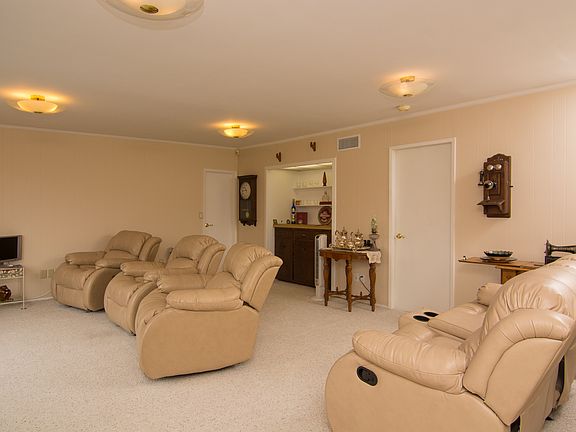 3rd image of 7966 Lake Cayuga Dr
