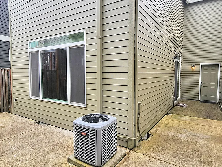 20781 SW Skiver St — Photo 30