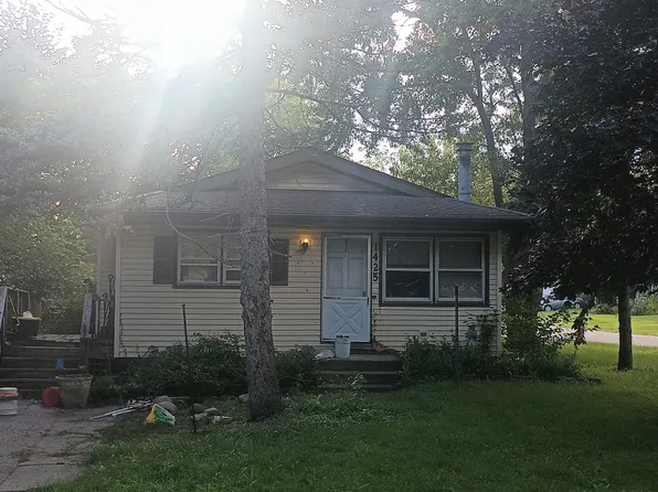 1425 Washington St, Lake In The Hills, IL 60156
