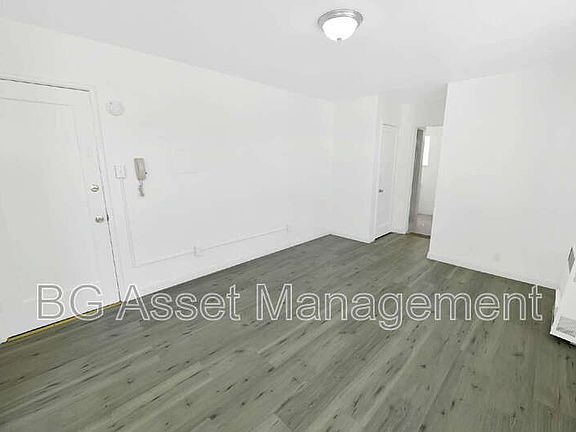 2nd image of 2039 Macarthur Blvd APT 9