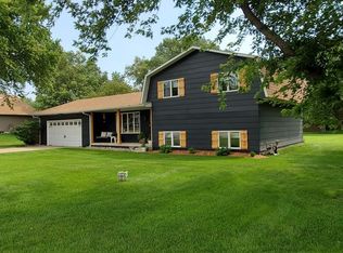 3571 Summer Dr, Grand Island, NE 68803