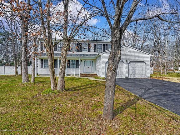 4th image of 127 Ticonderoga Dr