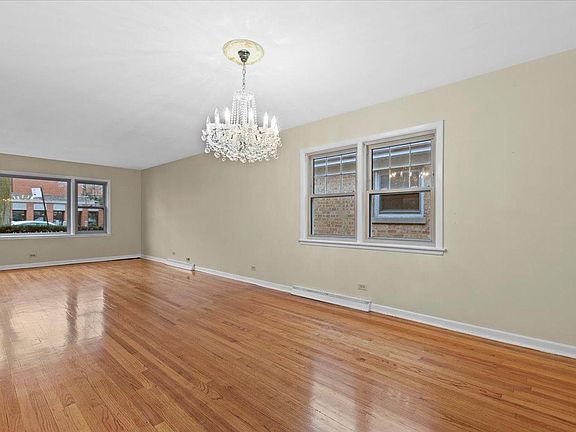 3rd image of 2751 W Lunt Ave