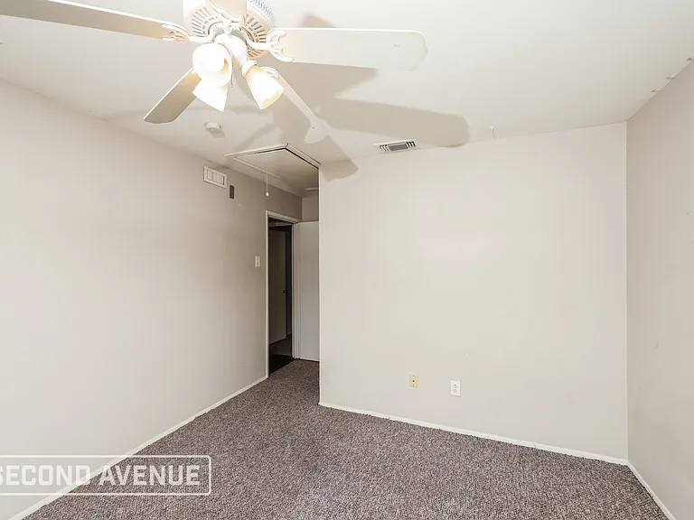 307 Halifax Ct — Photo 15