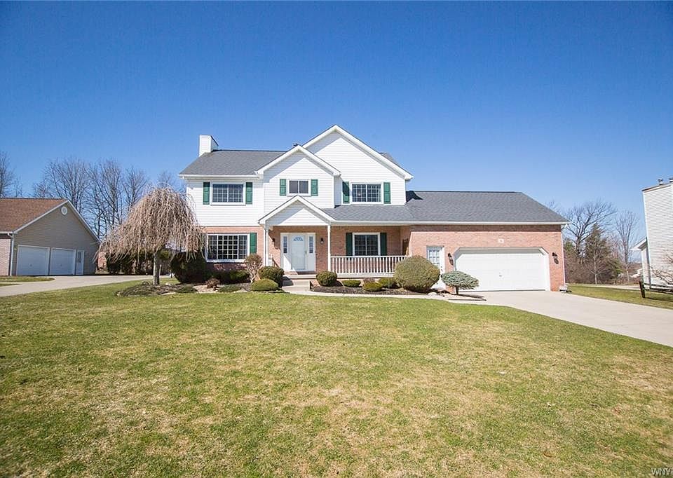 1st image of 8 W Royal Hill Dr