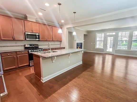 2nd image of 311 Roberts Ridge Dr