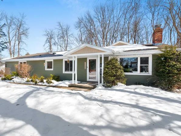 2709 Summerset Cir, Suamico, WI 54173