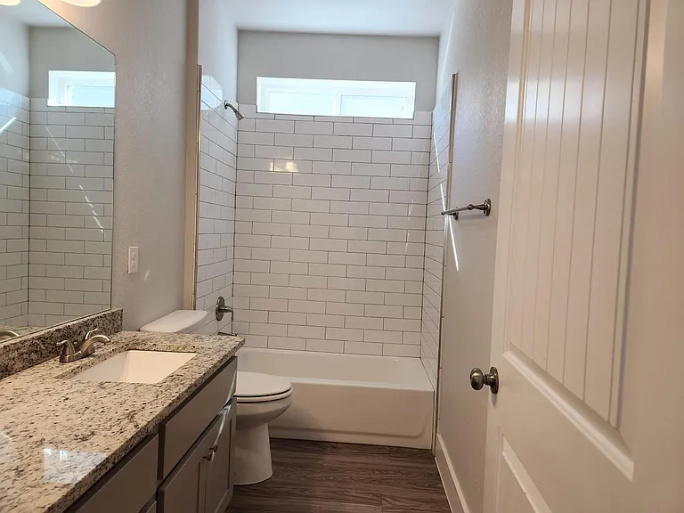 303 Winston Dr — Photo 9