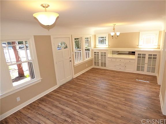 3rd image of 553 Oleander Dr