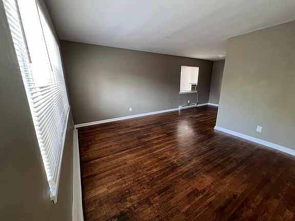 2nd image of 825 W 35th St APT A