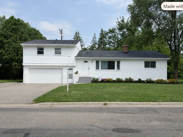 725 Robinwood Ln, Hopkins, MN 55305