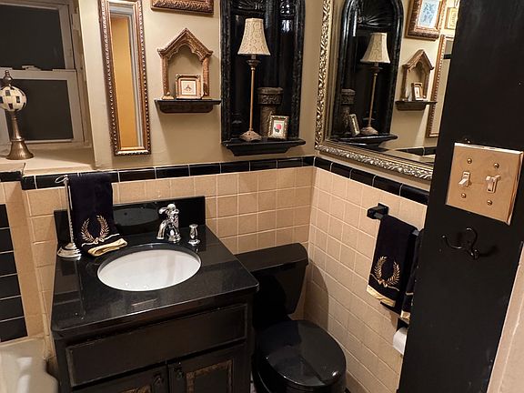 4th image of 415 W 46th St APT 1B