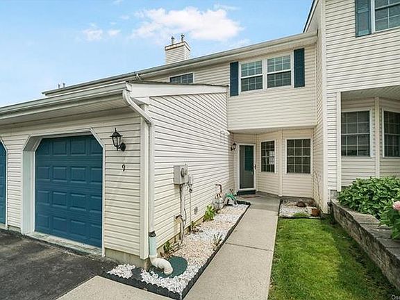 4th image of 9 Pond Hill Ln