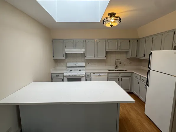 7018 W Archer Ave #2R, Chicago, IL 60638