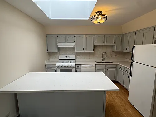 7018 W Archer Ave #2R Photo 1