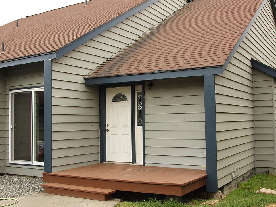 Front Entry (Off Street)