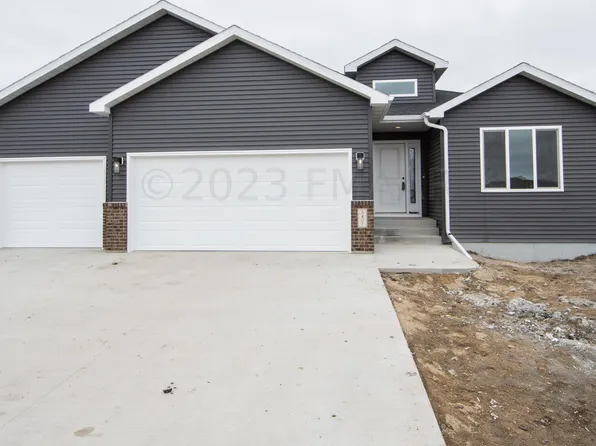 3407 47th Ave S, Fargo, ND 58104