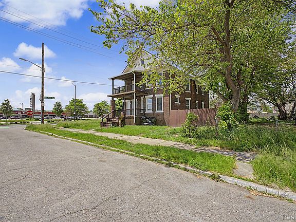 3rd image of 1728 Pingree St