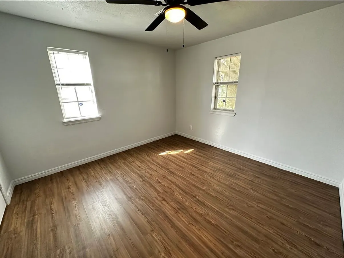 1308 Northwest Euclid Avenue - 3 — Photo 4