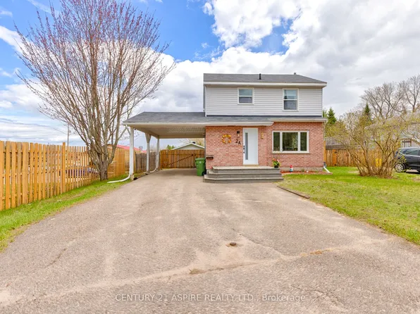 2 A Selkirk St, Petawawa, ON K8H 3C1