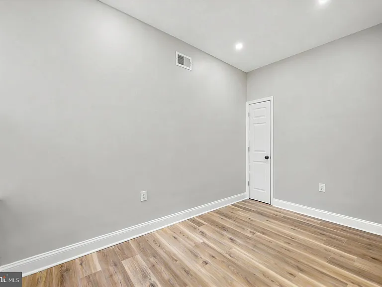2811 W Albert St — Photo 13