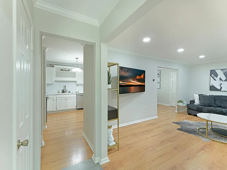 5616 Shade Tree Ln — Photo 3