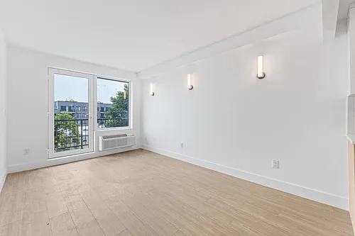 134 Erasmus St #4R Photo 1