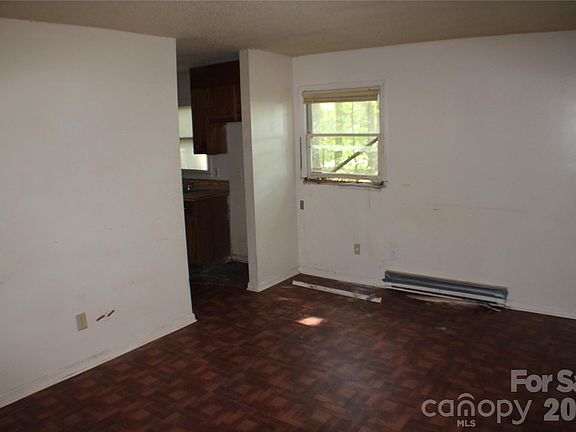 3rd image of 6782 Glover Ln