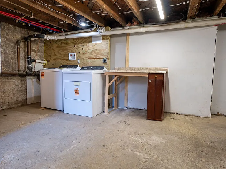 129 Center St — Photo 11