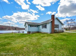1114 Demunds Rd, Dallas, PA 18612