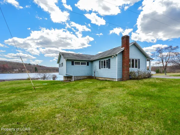 1114 Demunds Rd, Dallas, PA 18612