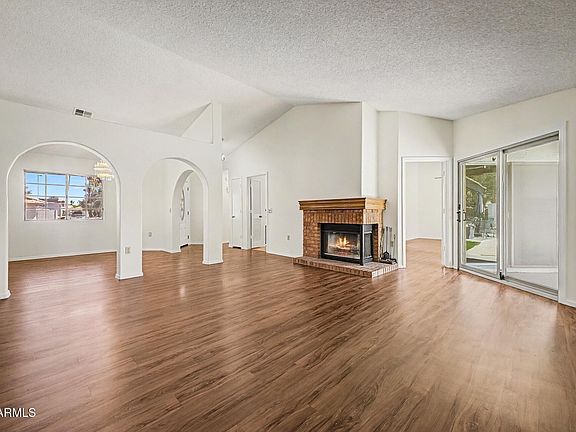 4th image of 1311 W ELGIN Street