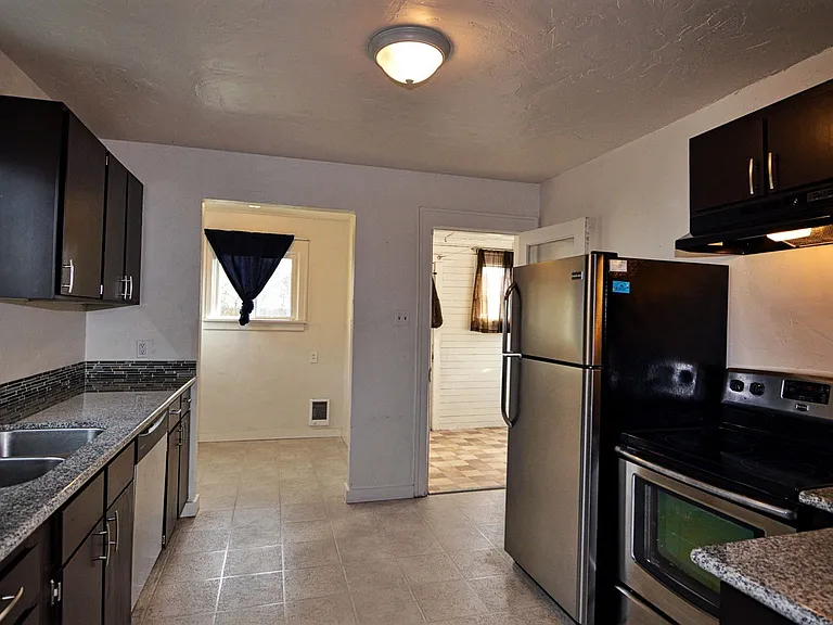 7025 S Puget Sound Ave — Photo 5